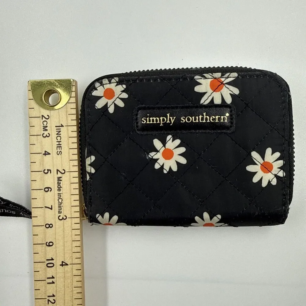 Simply Southern Black Quilted Daisy Key Chain Wallet
